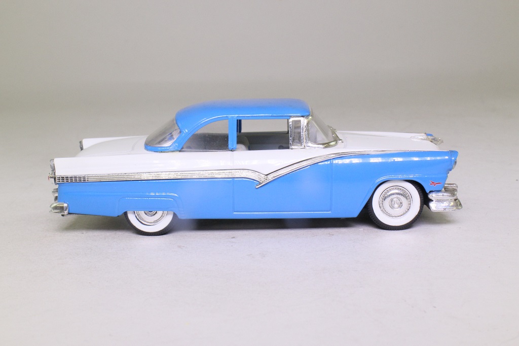 Matchbox Collectibles DYG12; 1956 Ford Fairlane